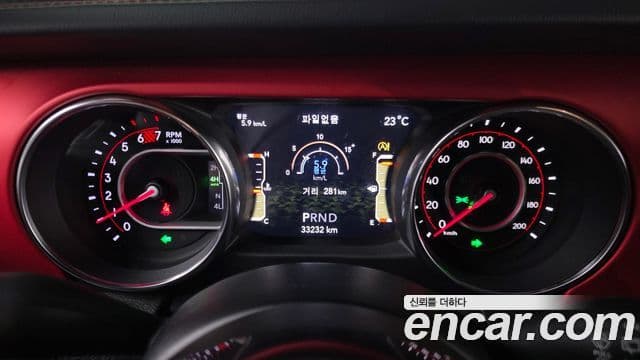Jeep Wrangler 2020 — ფოტო 7/33