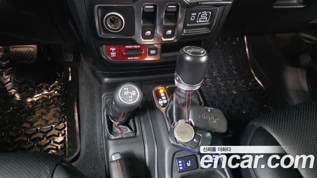 Jeep Wrangler 2020 — ფოტო 10/33