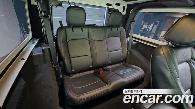 Jeep Wrangler 2020 — ფოტო 31/33
