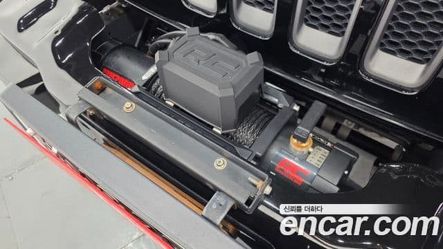 Jeep Wrangler 2020 — ფოტო 14/33