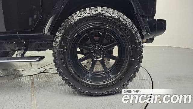 Jeep Wrangler 2020 — ფოტო 8/33