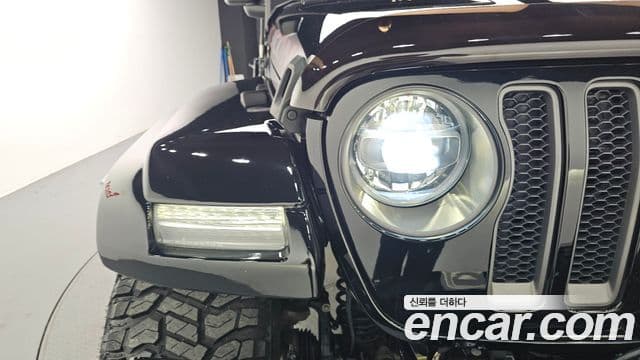 Jeep Wrangler 2020 — ფოტო 15/33
