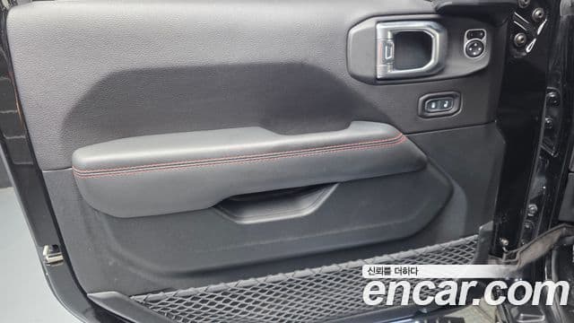 Jeep Wrangler 2020 — ფოტო 3/33