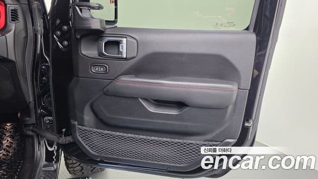 Jeep Wrangler 2020 — ფოტო 33/33
