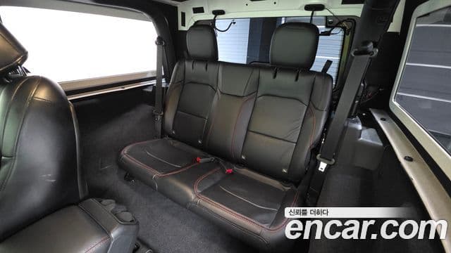 Jeep Wrangler 2020 — ფოტო 23/33