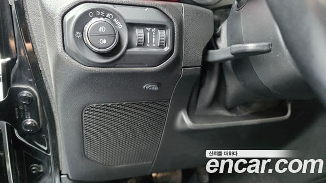 Jeep Wrangler 2020 — ფოტო 26/33