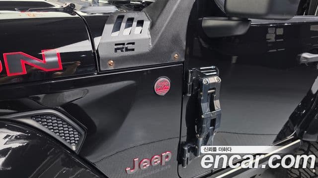 Jeep Wrangler 2020 — ფოტო 1/33