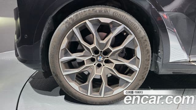 BMW X7 2023 — Photo 36/37
