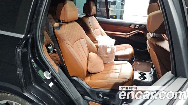 BMW X7 2023 — Photo 30/37