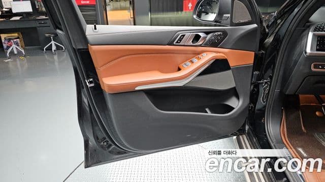 BMW X7 2023 — Photo 7/37