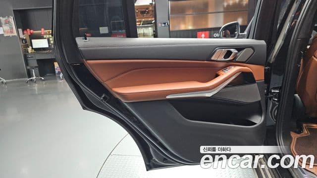 BMW X7 2023 — Photo 20/37