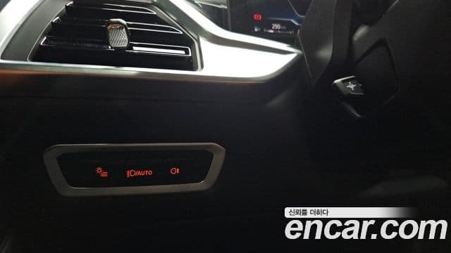BMW X7 2023 — Photo 29/37