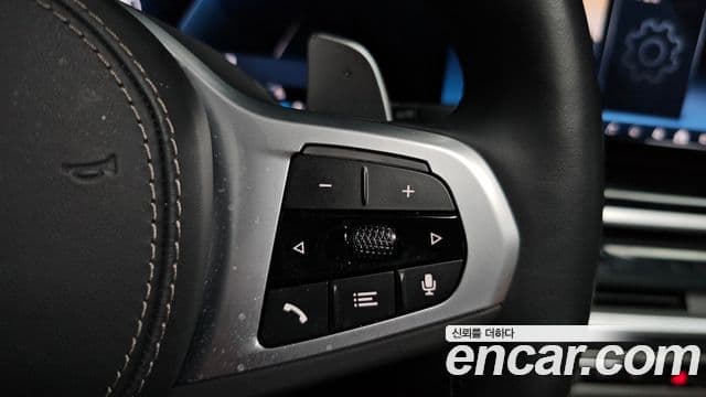BMW X7 2023 — Photo 18/37