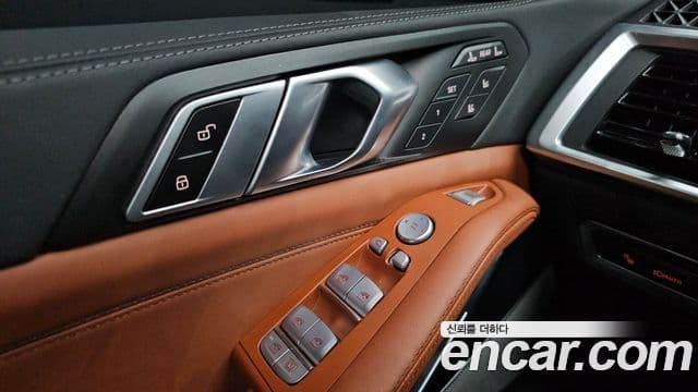 BMW X7 2023 — Photo 13/37