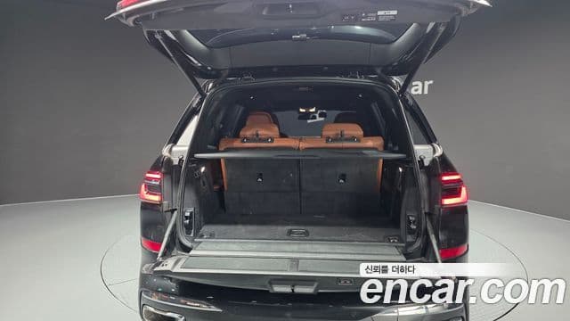 BMW X7 2023 — Photo 24/37