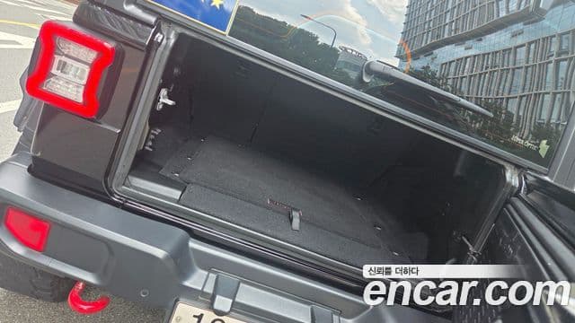 Jeep Wrangler 2019 — Photo 18/20
