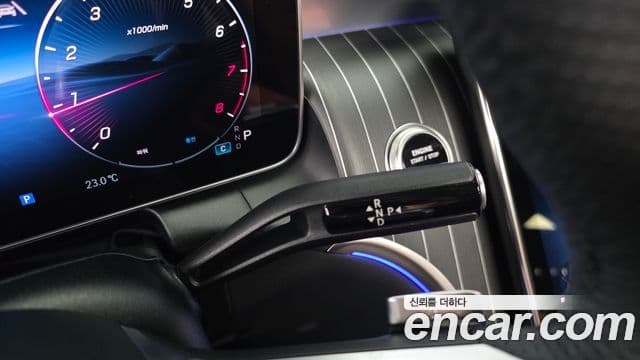 Mercedes-Benz GLC-Class 2025 — Photo 6/20