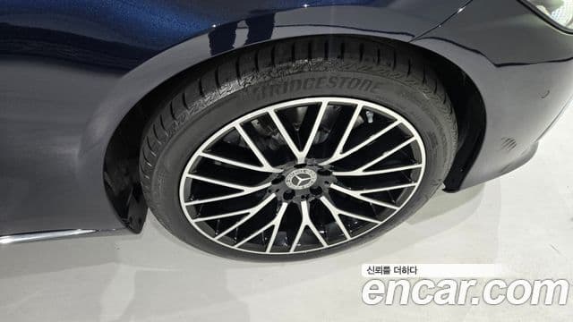 Mercedes-Benz S-Class 2025 — Photo 4/20
