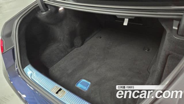 Mercedes-Benz S-Class 2025 — Photo 18/20