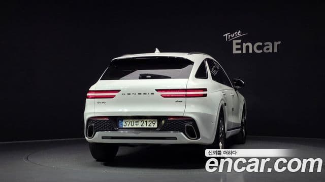 Genesis GV70 2021 — ფოტო 14/20