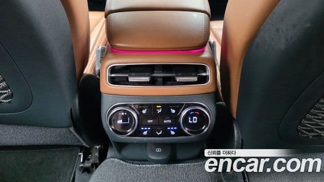 Genesis GV70 2021 — ფოტო 19/20