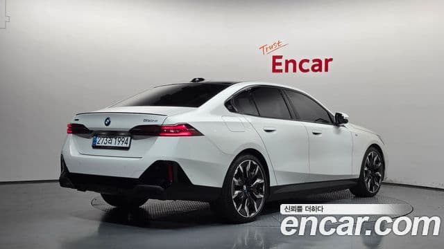 BMW 5 Series 2025 — Photo 19/34