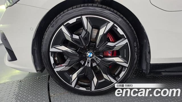 BMW 5 Series 2025 — Photo 28/34