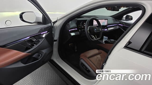 BMW 5 Series 2025 — Photo 33/34
