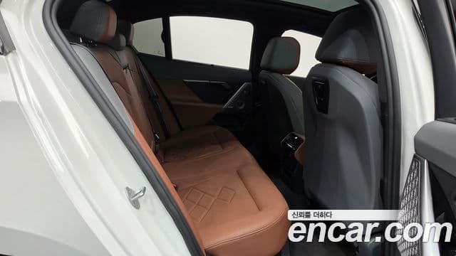 BMW 5 Series 2025 — Photo 24/34