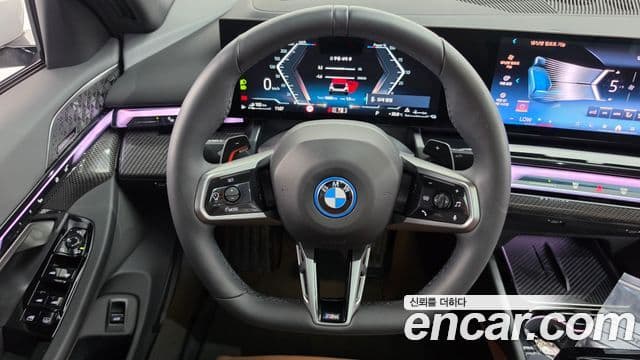 BMW 5 Series 2025 — Photo 18/34
