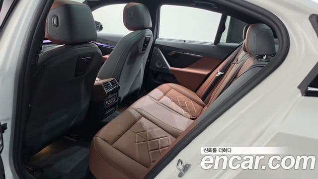 BMW 5 Series 2025 — Photo 22/34