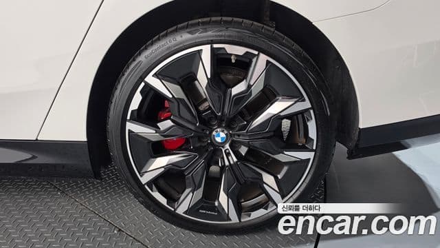 BMW 5 Series 2025 — Photo 23/34