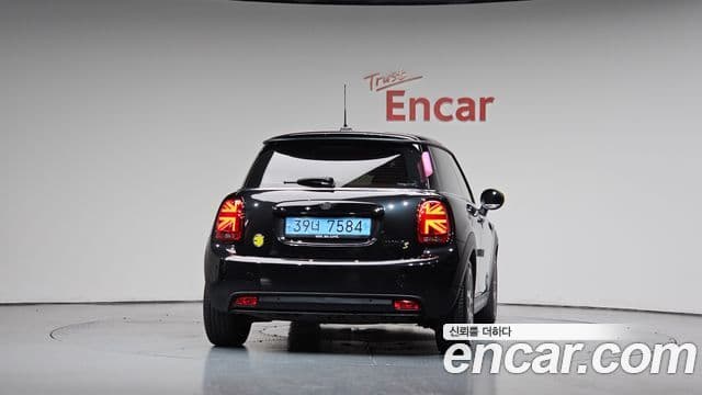 Mini Cooper Electric 2023 — ფოტო 6/30