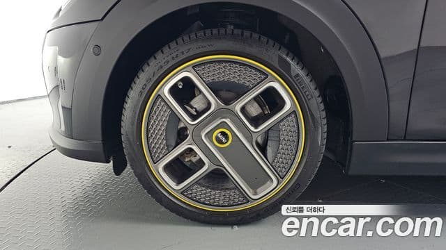 Mini Cooper Electric 2023 — ფოტო 29/30