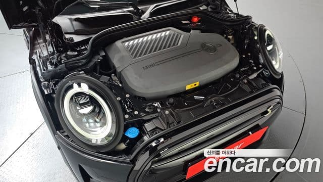 Mini Cooper Electric 2023 — ფოტო 19/30