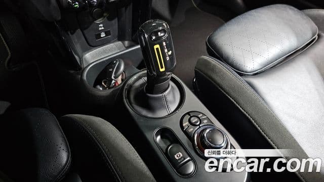 Mini Cooper Electric 2023 — ფოტო 23/30