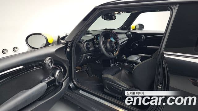 Mini Cooper Electric 2023 — ფოტო 2/30