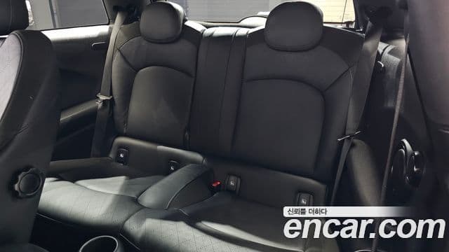 Mini Cooper Electric 2023 — ფოტო 28/30