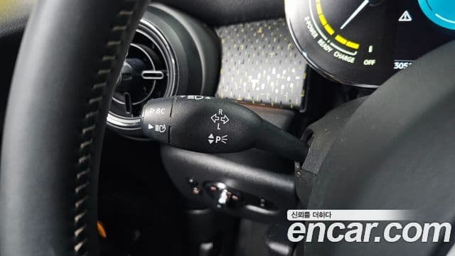 Mini Cooper Electric 2023 — ფოტო 20/30