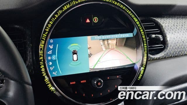 Mini Cooper Electric 2023 — ფოტო 10/30