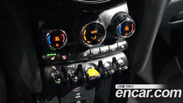 Mini Cooper Electric 2023 — ფოტო 7/30
