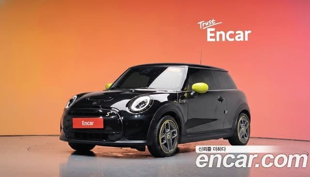 Mini Cooper Electric 2023 — ფოტო 27/30