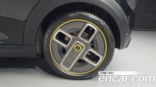 Mini Cooper Electric 2023 — ფოტო 16/30