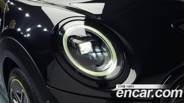 Mini Cooper Electric 2023 — ფოტო 17/30