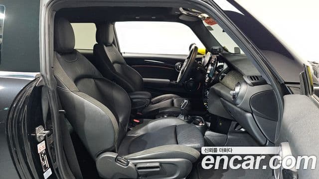 Mini Cooper Electric 2023 — ფოტო 24/30