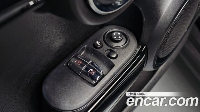 Mini Cooper Electric 2023 — ფოტო 15/30