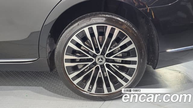 Mercedes-Benz S-Class 2021 — Photo 17/34