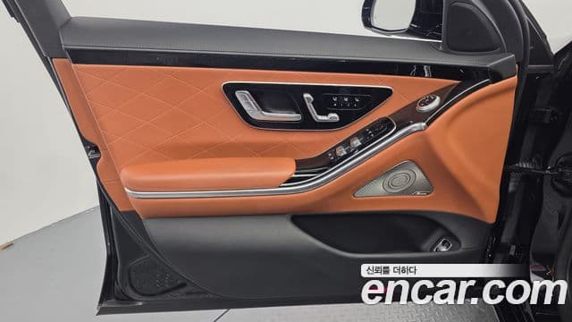 Mercedes-Benz S-Class 2021 — Photo 32/34