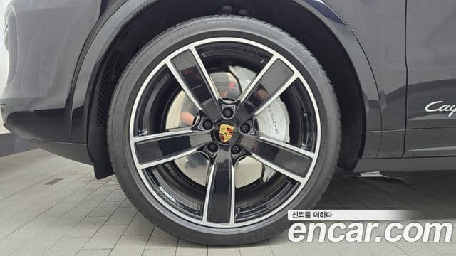 Porsche Cayenne 2020 — ფოტო 5/34