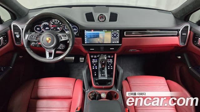 Porsche Cayenne 2020 — ფოტო 32/34